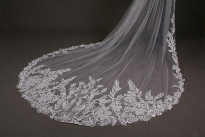 Floral Lace Bridal Veil with Long Train – Elegant Embroidered Tulle Wedding Veil, Cathedral Style Veil for Bride Classic Bridal Style