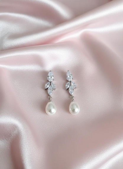 Pearl Earrings Silver earrings Bridesmaid gift Diamond Pearl Drop Earrings thank you gift classic pearl earrings Wedding Earrings