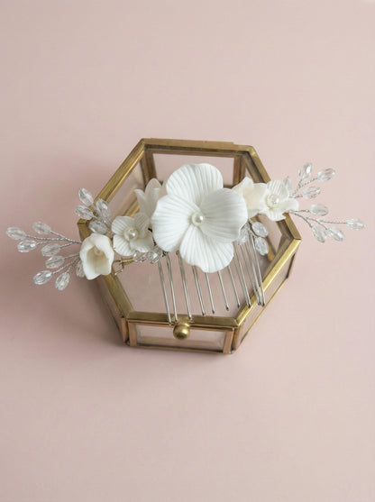 Wedding Comb Flower comb Bridal haircomb floral comb white floral hairpiece Wedding hair accessory Bridal Headpiece Wedding Flower Comb