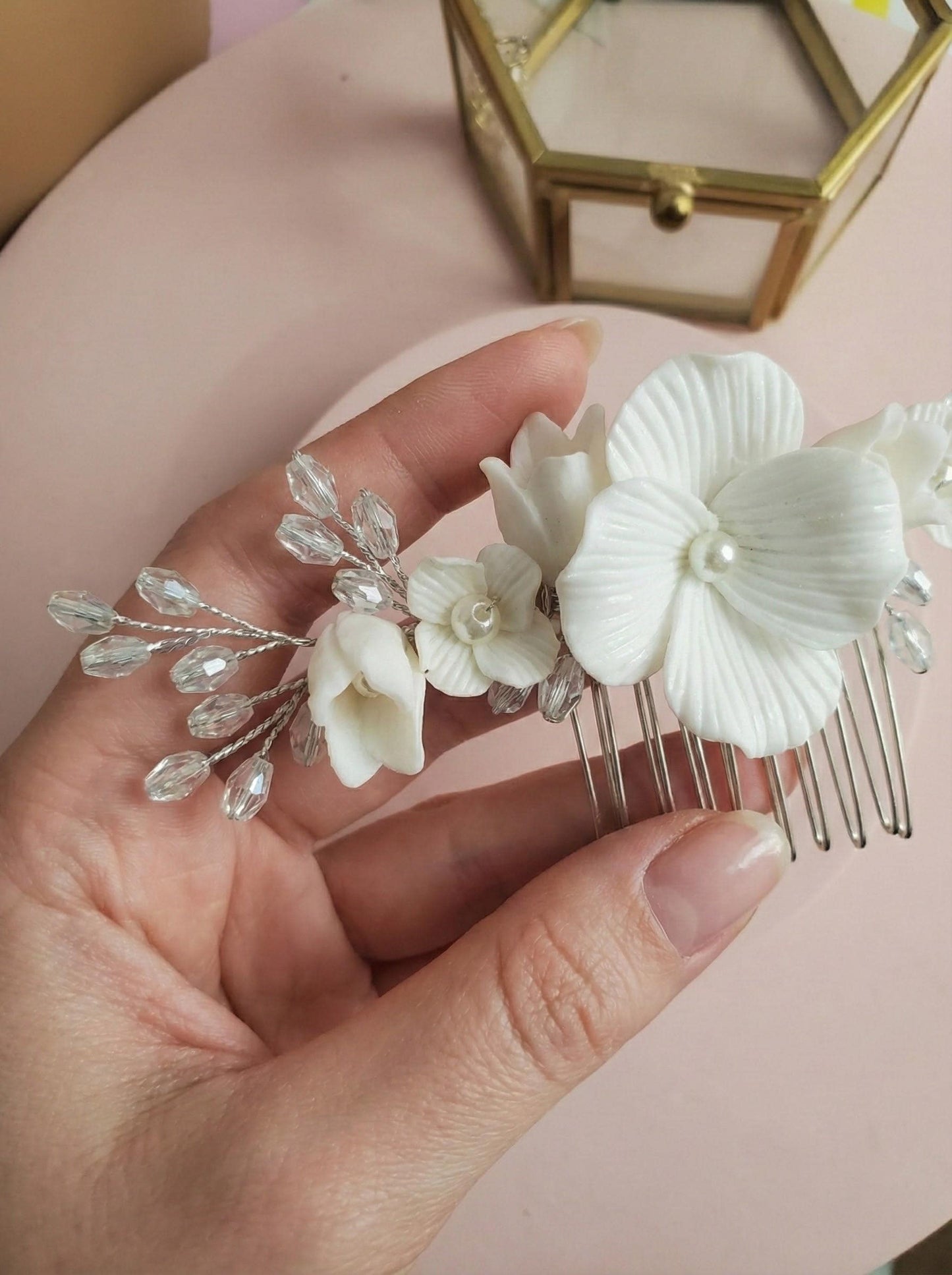 Wedding Comb Flower comb Bridal haircomb floral comb white floral hairpiece Wedding hair accessory Bridal Headpiece Wedding Flower Comb