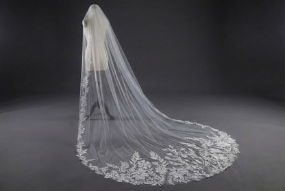 Floral Lace Bridal Veil with Long Train – Elegant Embroidered Tulle Wedding Veil, Cathedral Style Veil for Bride Classic Bridal Style