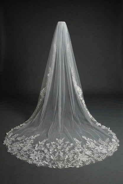 Floral Lace Bridal Veil with Long Train – Elegant Embroidered Tulle Wedding Veil, Cathedral Style Veil for Bride Classic Bridal Style
