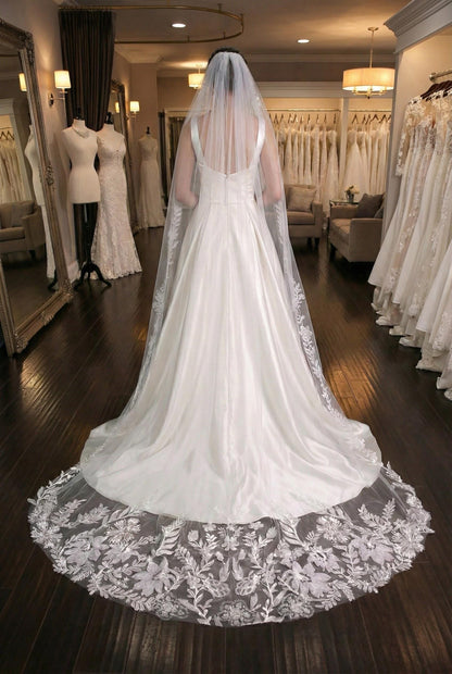 Floral Lace Bridal Veil with Long Train – Elegant Embroidered Tulle Wedding Veil, Cathedral Style Veil for Bride Classic Bridal Style