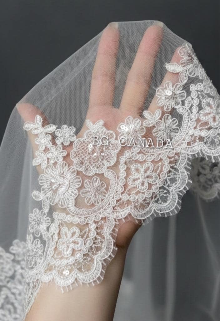 Mantilla Lace Bridal Veil with Scalloped Edge – Romantic Cathedral Wedding Veil, Soft Tulle Spanish Style Head Covering