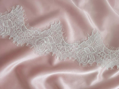 chantilly lace mantilla wedding veil rose edge cathedral bridal veil eyelash lace veil with comb Spanish Mantilla Veil