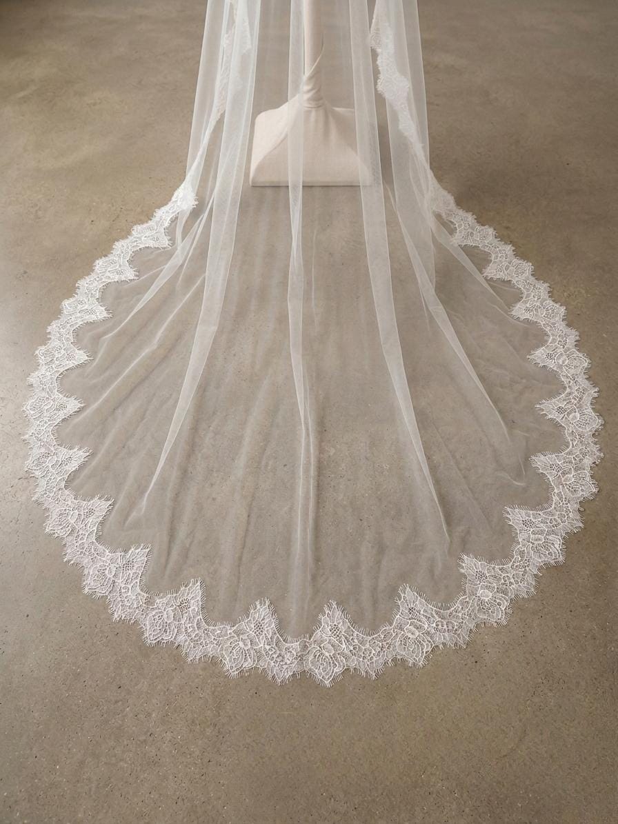 chantilly lace mantilla wedding veil rose edge cathedral bridal veil eyelash lace veil with comb Spanish Mantilla Veil