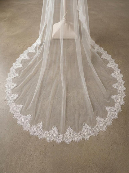 chantilly lace mantilla wedding veil rose edge cathedral bridal veil eyelash lace veil with comb Spanish Mantilla Veil