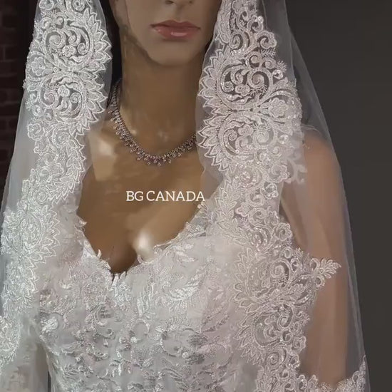 Beaded Lace Bridal Mantilla Veil: Elegant Wedding Veil with Comb