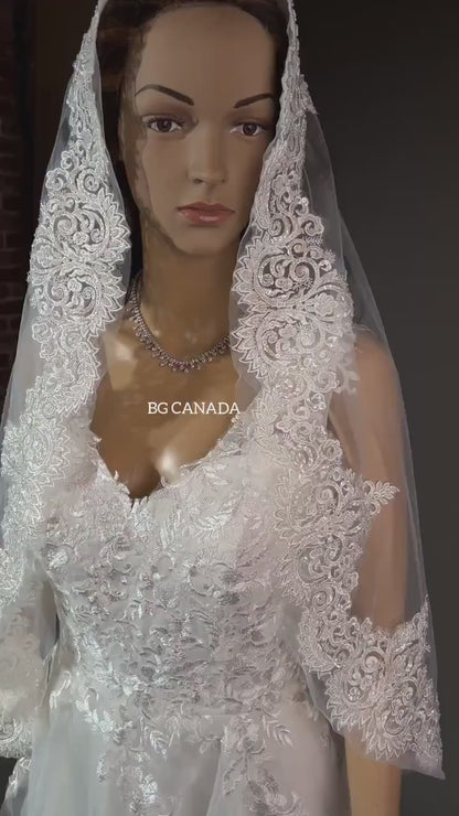 Beaded Lace Bridal Mantilla Veil: Elegant Wedding Veil with Comb