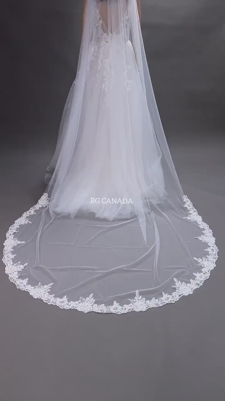 Rose flower cathedral Wedding Veil: Ivory Tulle with Rose Floral Lace Edge