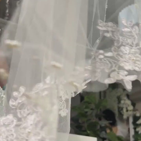 Off-White Bridal Veil: Short Lace Floral Edge with Pearls (100cm)