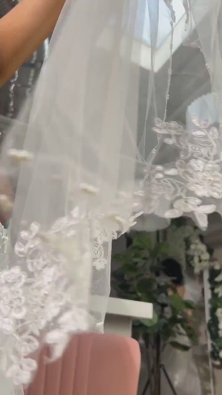 Off-White Bridal Veil: Short Lace Floral Edge with Pearls (100cm)