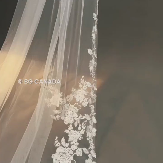 Scalloped Floral Cathedral Veil: Elegant Bridal Lace, 300cm