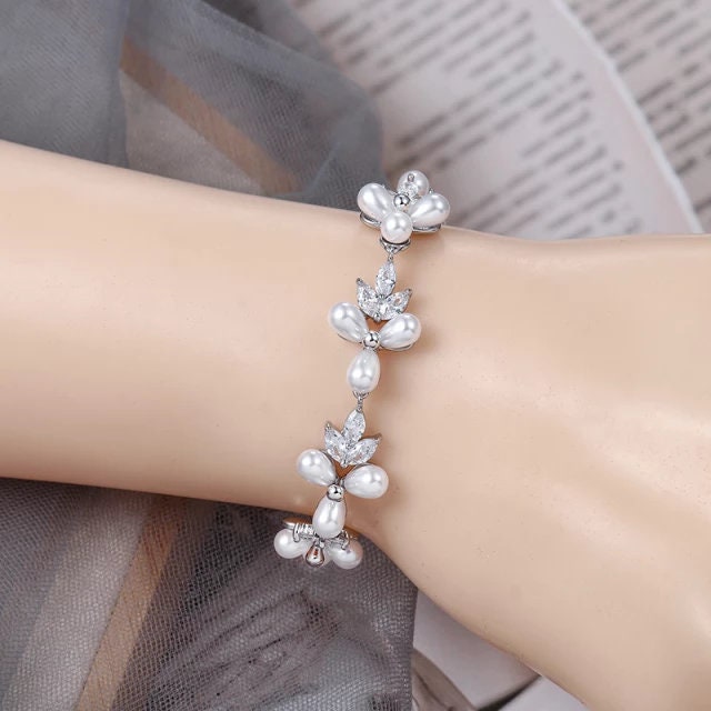 Pearl on sale vine bracelet