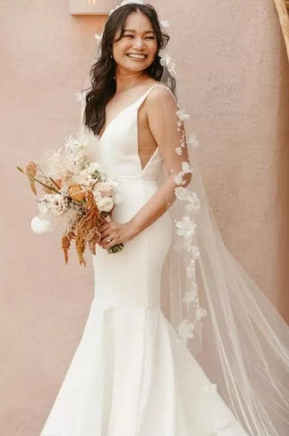 Short 3D Floral Scatter Veil with Pearls - Lillian Pearl Blossom