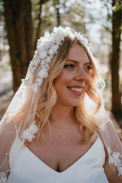 Short 3D Floral Scatter Veil with Pearls - Lillian Pearl Blossom