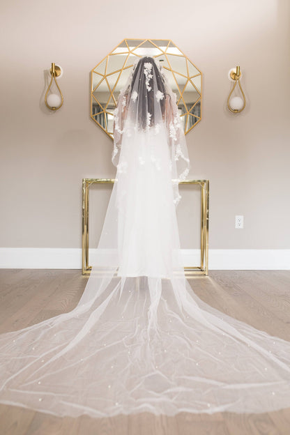 Short 3D Floral Scatter Veil with Pearls - Lillian Pearl Blossom
