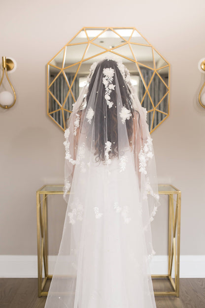 Short 3D Floral Scatter Veil with Pearls - Lillian Pearl Blossom